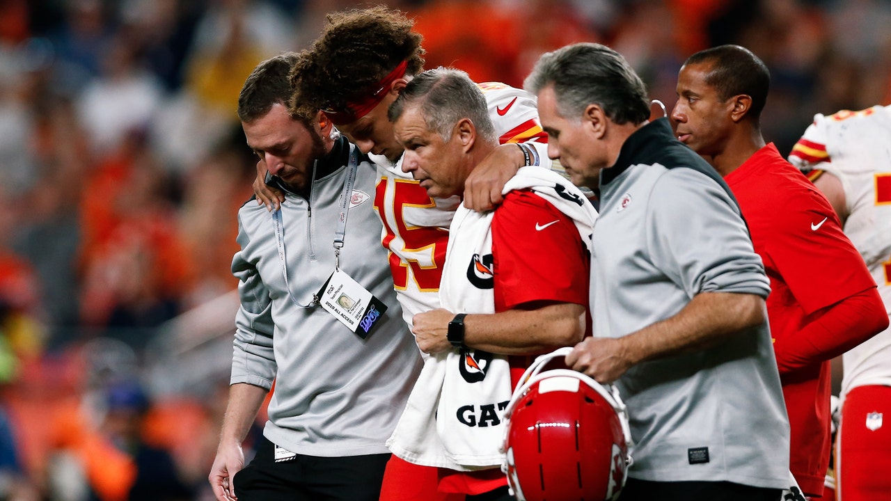 Mahomes' injury puts a damper on Chiefs' 30-6 blowout of Broncos
